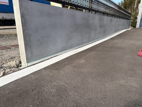 碧南市E社様にて 増設擁壁を塗装しました